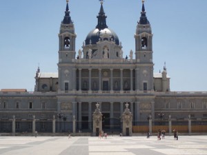 Madrid._Catedral_de_la_Almudena-300x225